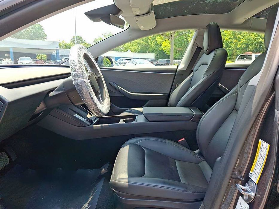 Tesla Model 3 Long Range      2025