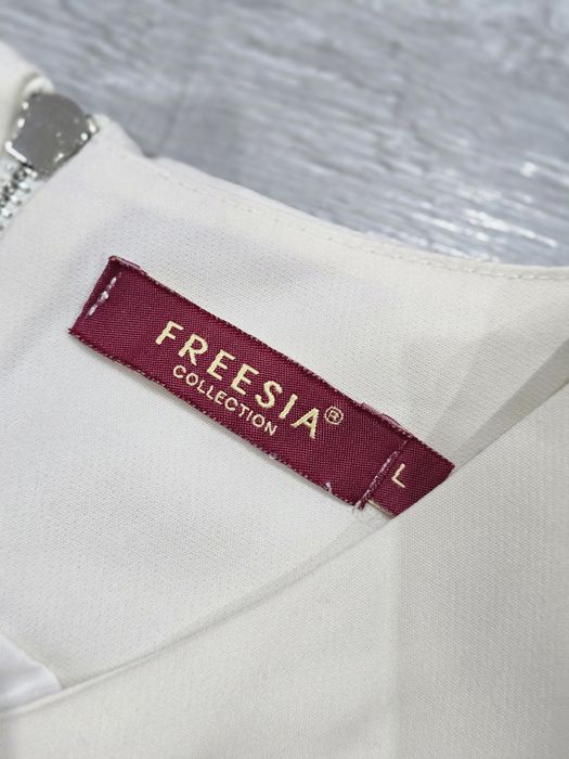 Biała sukienka Freesia Collection L