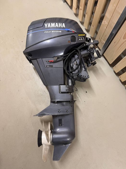 Лодочний  мотор Yamaha 9.9 Four Stroke 4-тактний,  під дистанцію.
