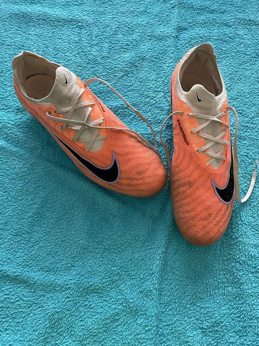 Chuteira laranja