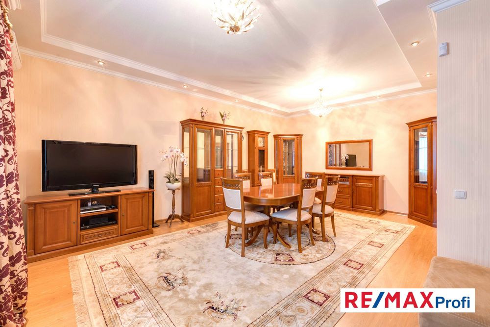 Будинок 450 м2, ремонт, цоколь , басейн, 12 соток  в с. Глеваха (село)