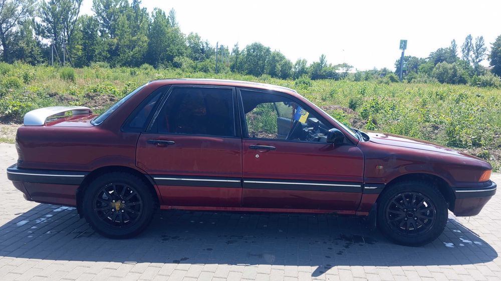 Автомобіль Mitsubishi