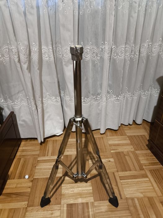 Tripés e outros materiais para bateria ou percussão