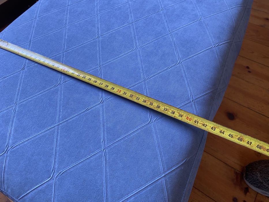 Banco estofado azul para pé da cama – 80 × 40 × 44 cm