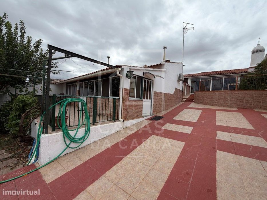 Propriedade T3 com Anexo T1+1 completamente renovada e jardim com 1...