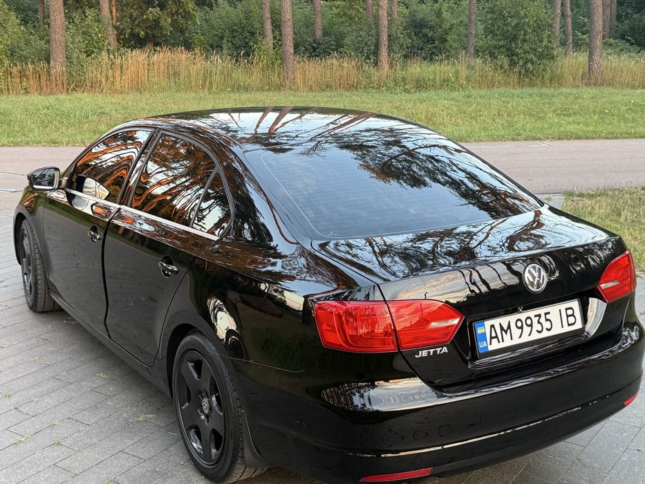 Volkswaggen Jetta 2013 газ-бензин
