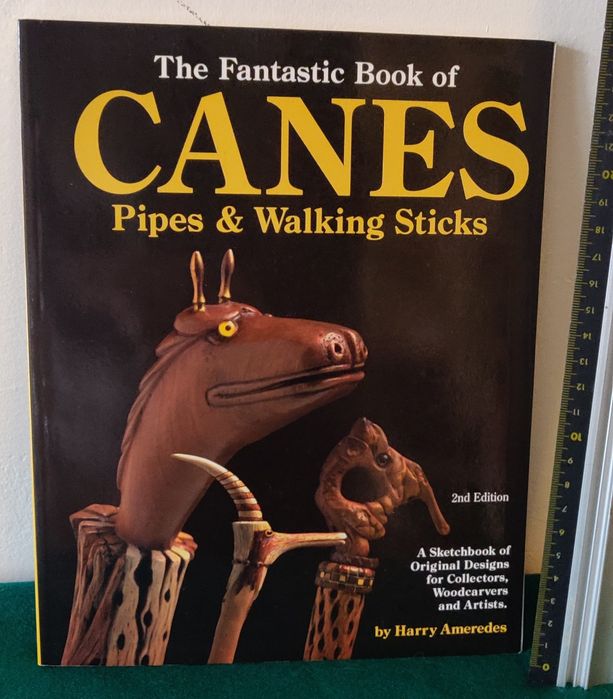 Cachimbos, livros em inglês, francês e italiano