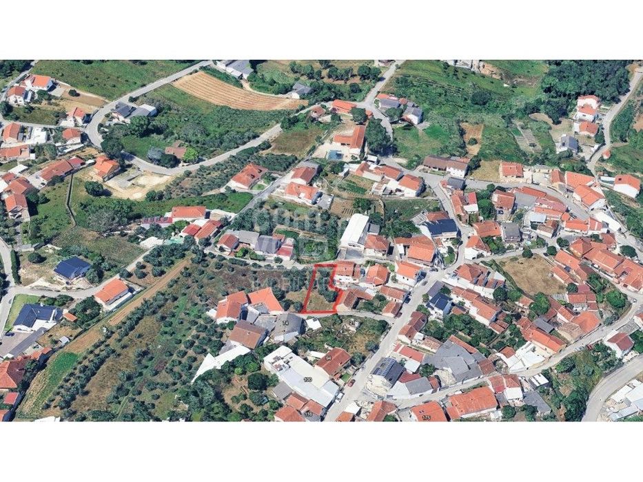 Terreno com Viabilidade de Construção - 456 m² | Próximo de Leiria