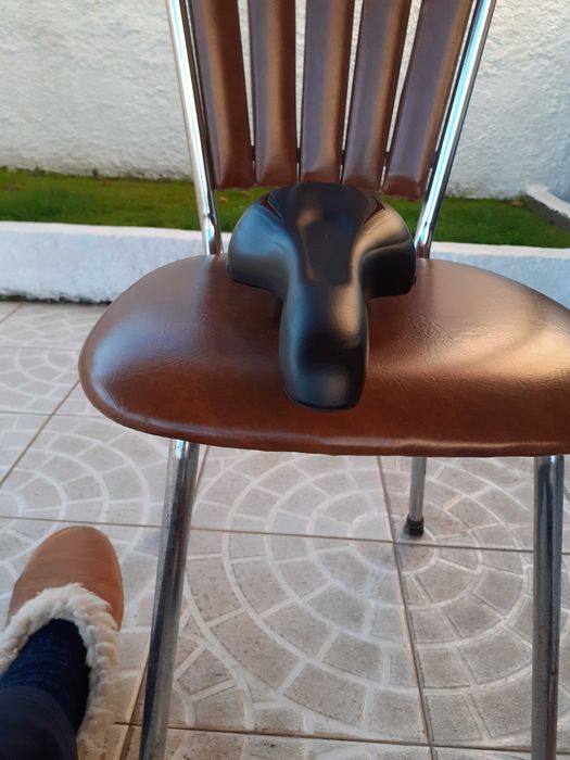 Assento de Gel, de fabrico Italiano, em excelente estado.
