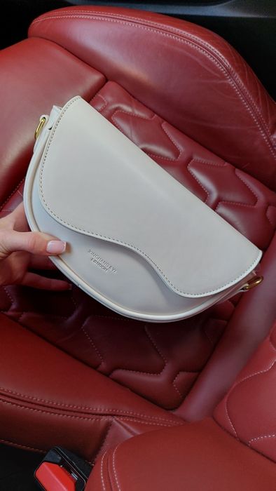 Torebki damskie w czarnym, brązowym i mlecznym kolorach