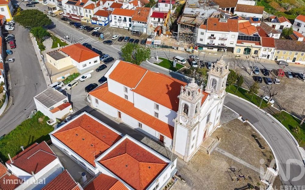 Terreno para construção em Azueira e Sobral da Abelheira de 301,00 m2