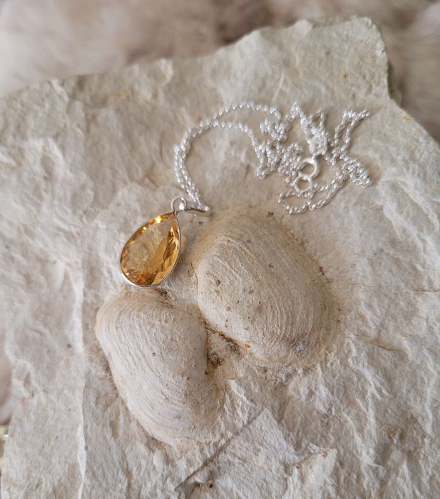 Fios e pingentes em Prata e pedras naturais ,feito artesanalmente.