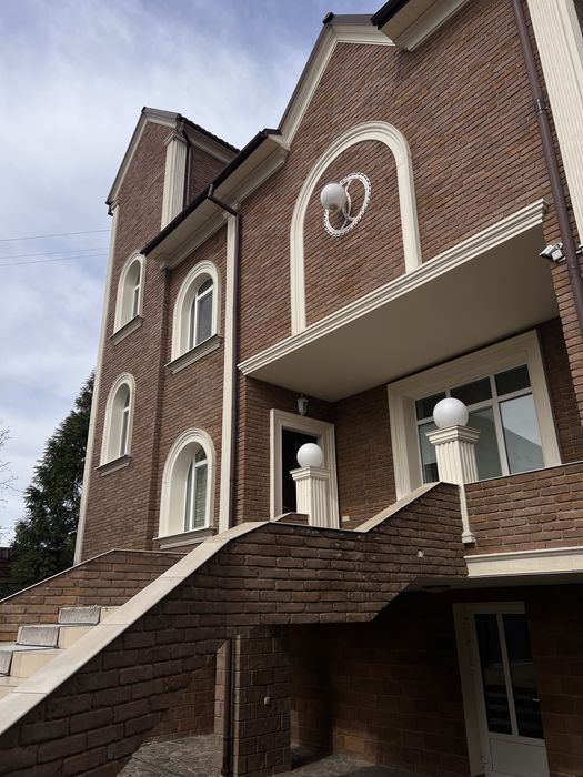 Продається будинок, район ресторану "Фаберже"