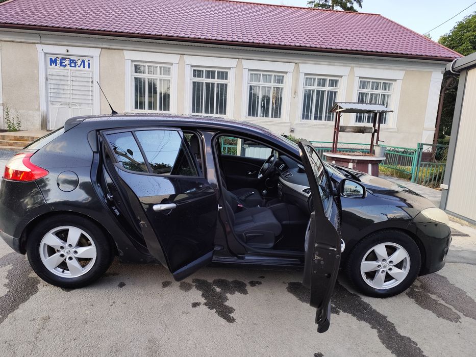 Продам хороший семейный автомобиль