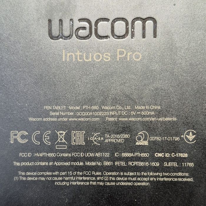 Wacom Intuos Pro M (PTH-660)