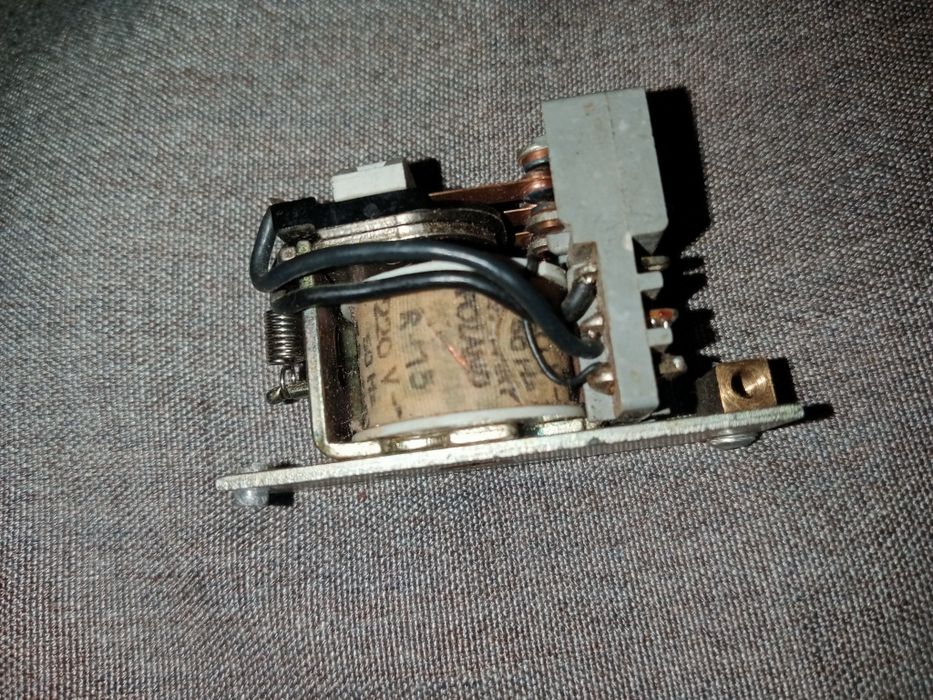Реле промежуточное R15 (Польша) 220V 50Hz б/у