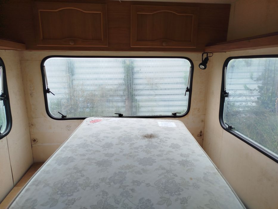 Caravana Adria com avançado