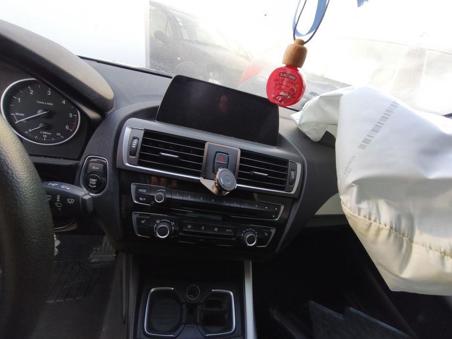BMW 116D  2019 acidentado para peças