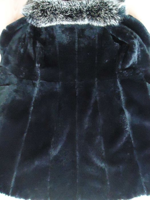 Тёплая натуральная фирменная дублёнка р. 44-46, состояние новой дёшево