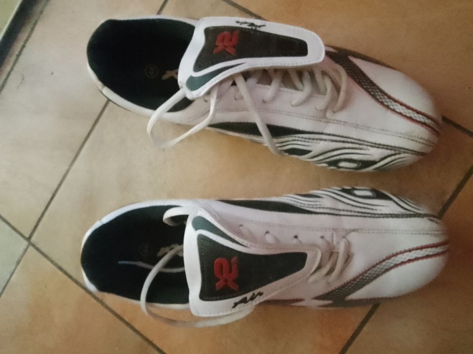 Obuwie sportowe młodzieżowe