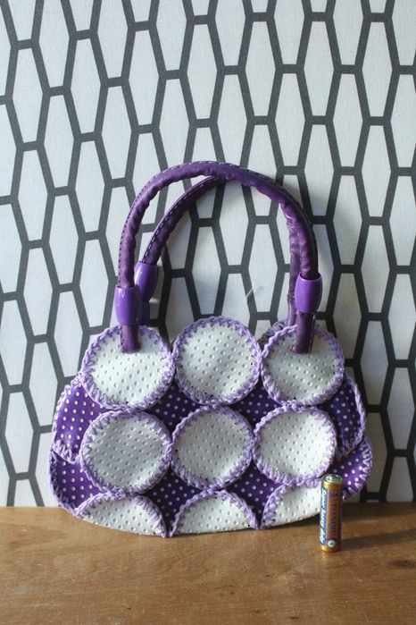 Симпатична сумочка для дівчинки.