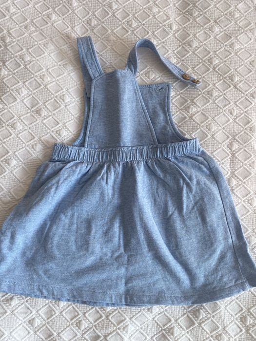 Vestidos jardineira azul e rosa