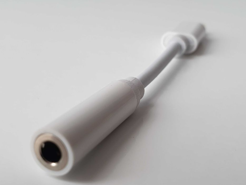 Адаптер   Apple iPhone AUX 3.5mm  to  Lightning