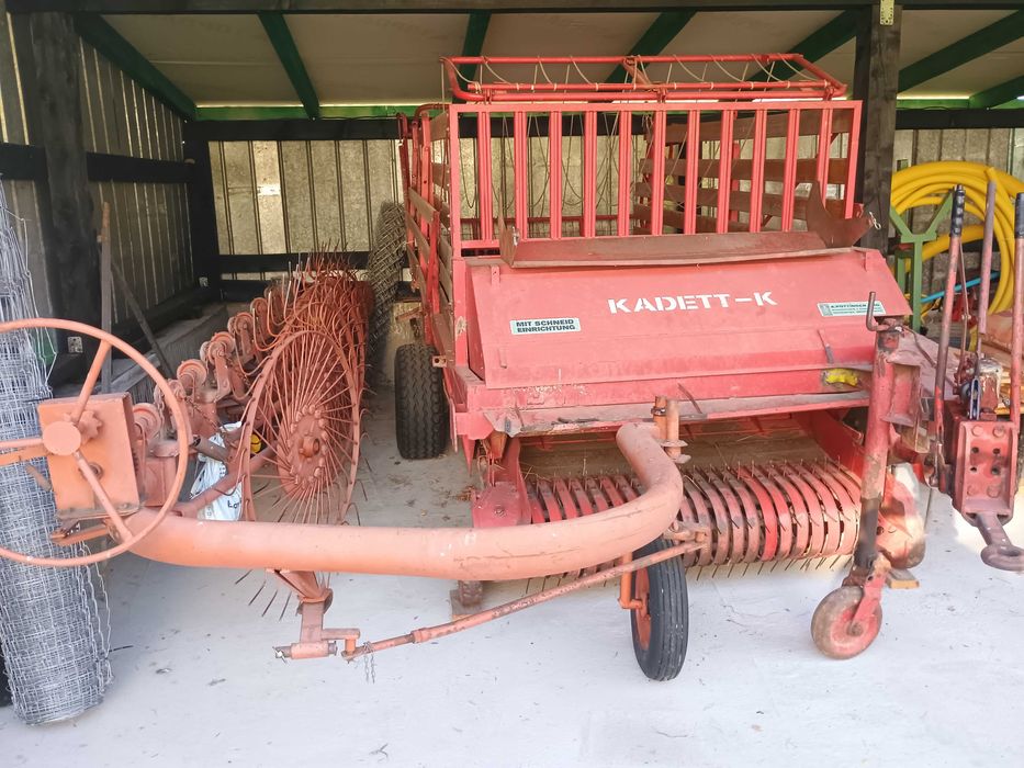 Przyczepa samozbierająca przewracarka zgrabiarka