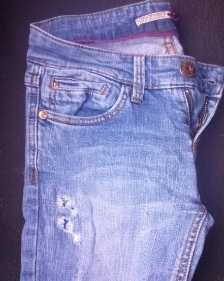 12 euros as 6 calças de ganga stradivarius e bershka,