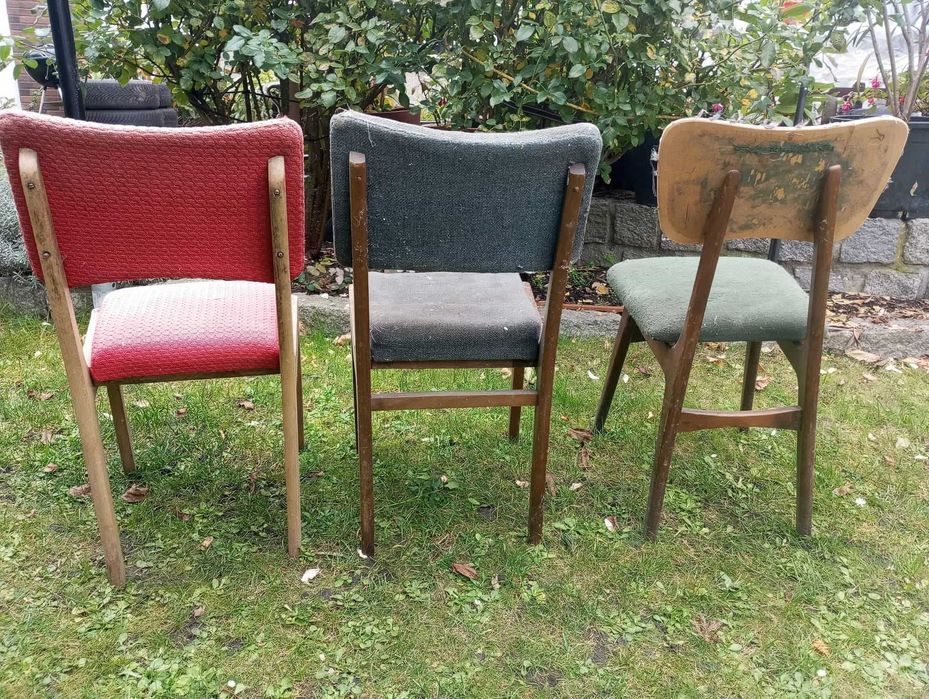 Krzesła PRL hałas motylek