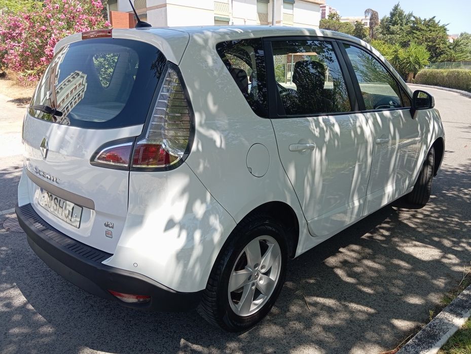 Renault Scénic Dynamique 1.5 dCi 110 cv | 2014 | Caixa de 6 Velocidades