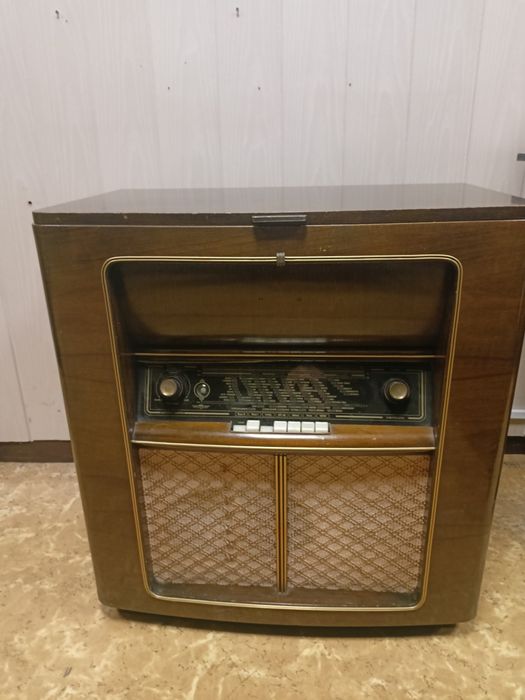 Radio lampowe szafa grająca