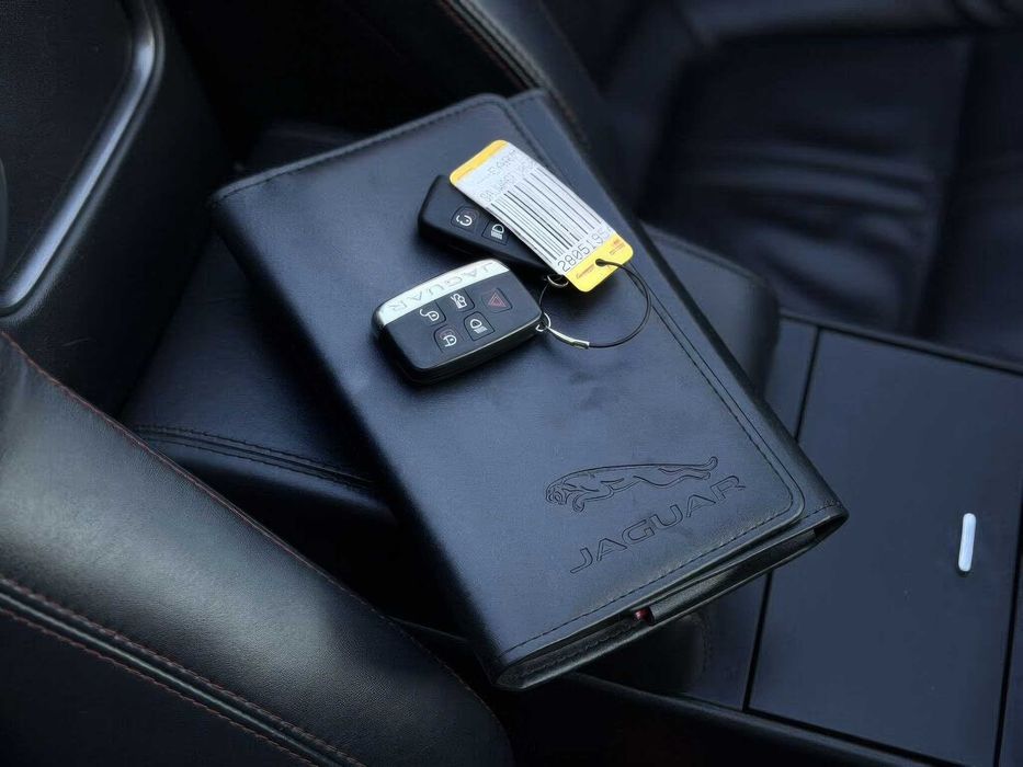 Jaguar F-TYPE R Convertible      2016