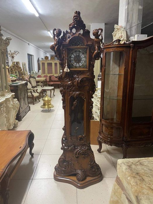 Напольні часи Італія