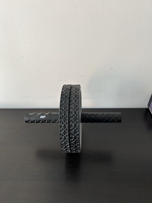 Halteres de 1.5kg e roda de abdominais