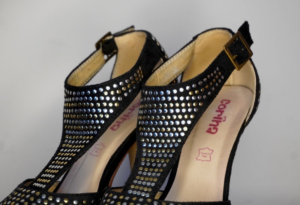 Sapatos de salto alto pretos