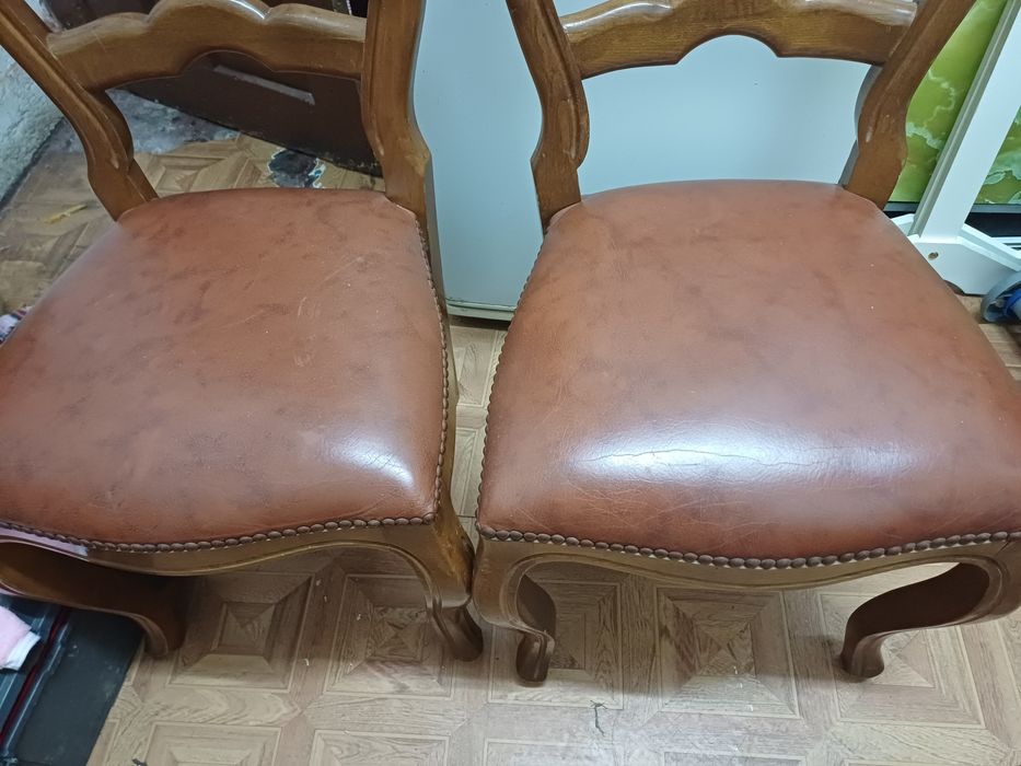 Conjunto de duas cadeiras em bom estado