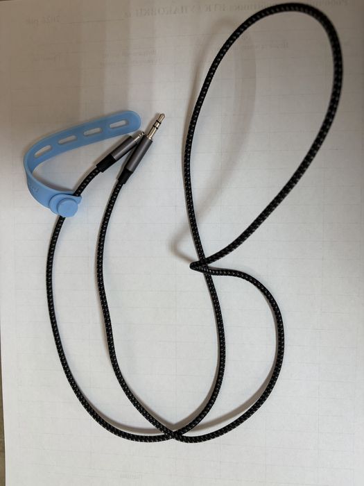 Шнур AUX в машину (mini jack 3,5 - lightning )