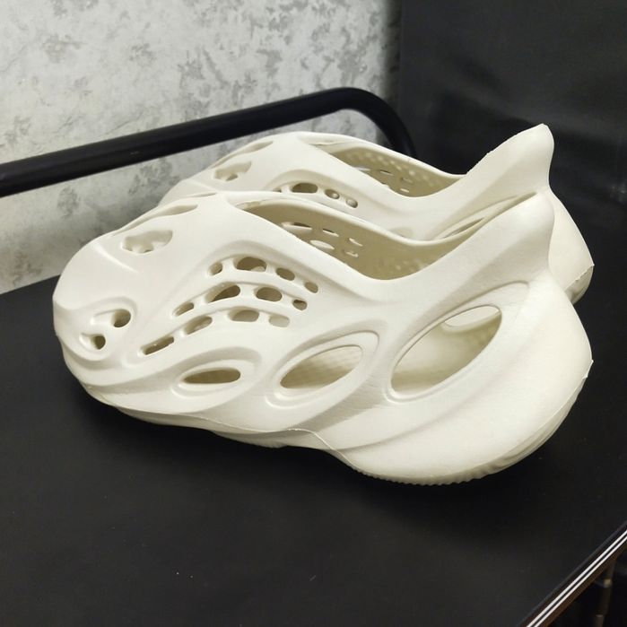 Крокси Adidas Yeezy Foam Runner