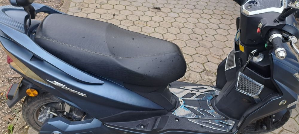 Scooter elétrica Sunra Hawk