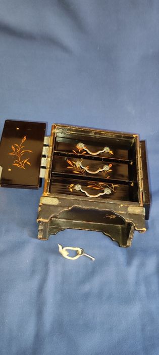 Kasetka 200letnia Japonia kabinet sepet XIXw laka