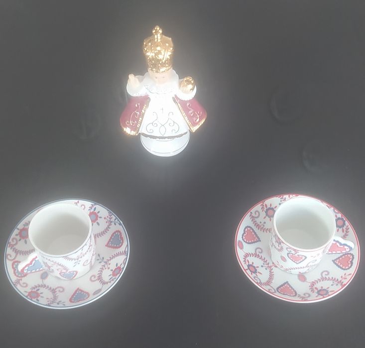 Chávenas vista Alegre + Aureta figural