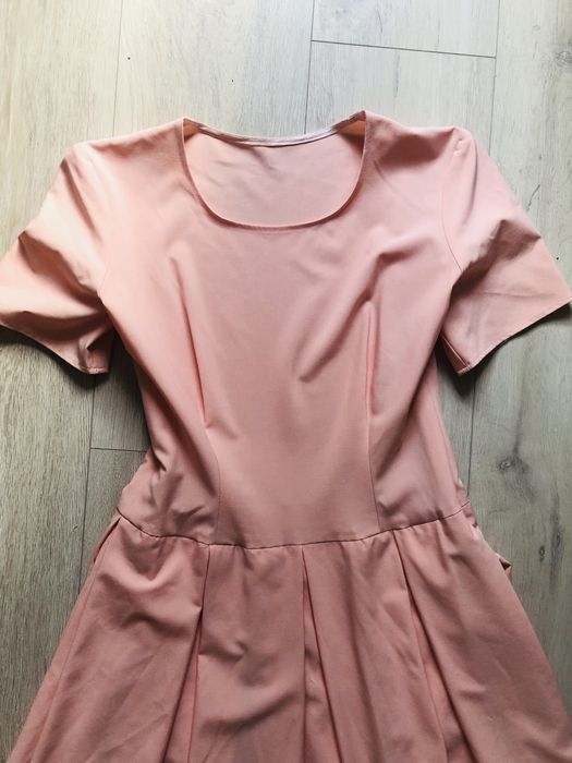 Платье персиковое нарядное