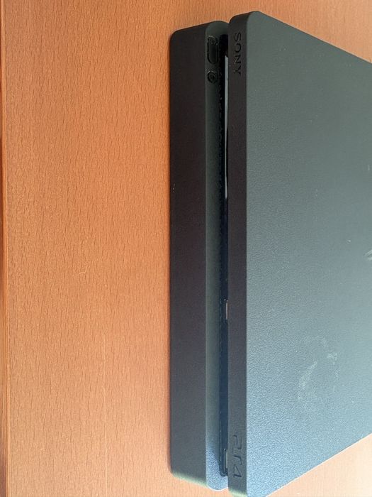 Ps4 com comando e jogo