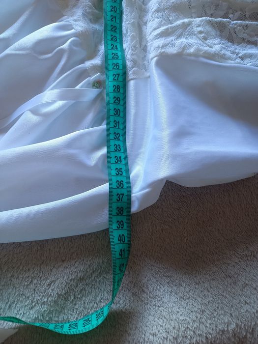 Жіноча нічна сорочка (пеньюар)