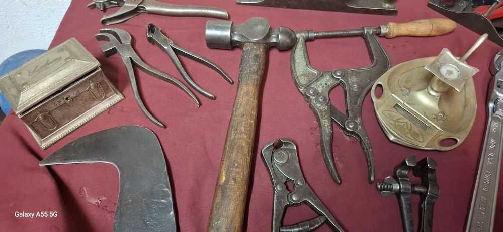 várias ferramentas antigas ( veja a descrição)