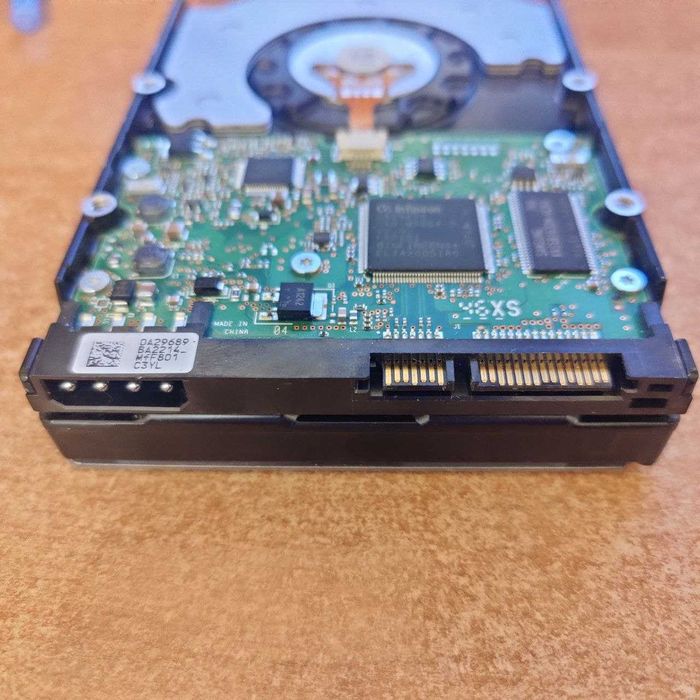 Жесткий диск HDD Hitachi HDS721010KLA330 - 1 терабайт