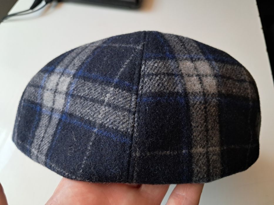 Czapka jesienna w granatową kratę r.M"Vistula "nowa.