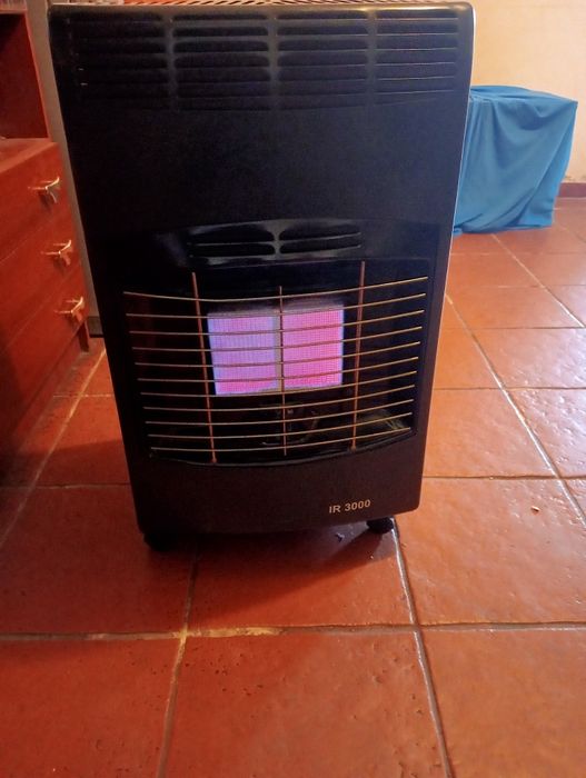 Aquecedor a gás a funcionar em perfeitas condições