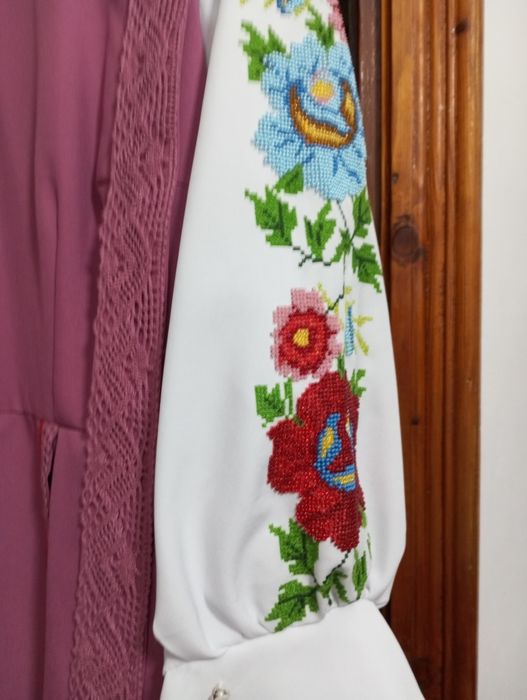 Продам вишите плаття